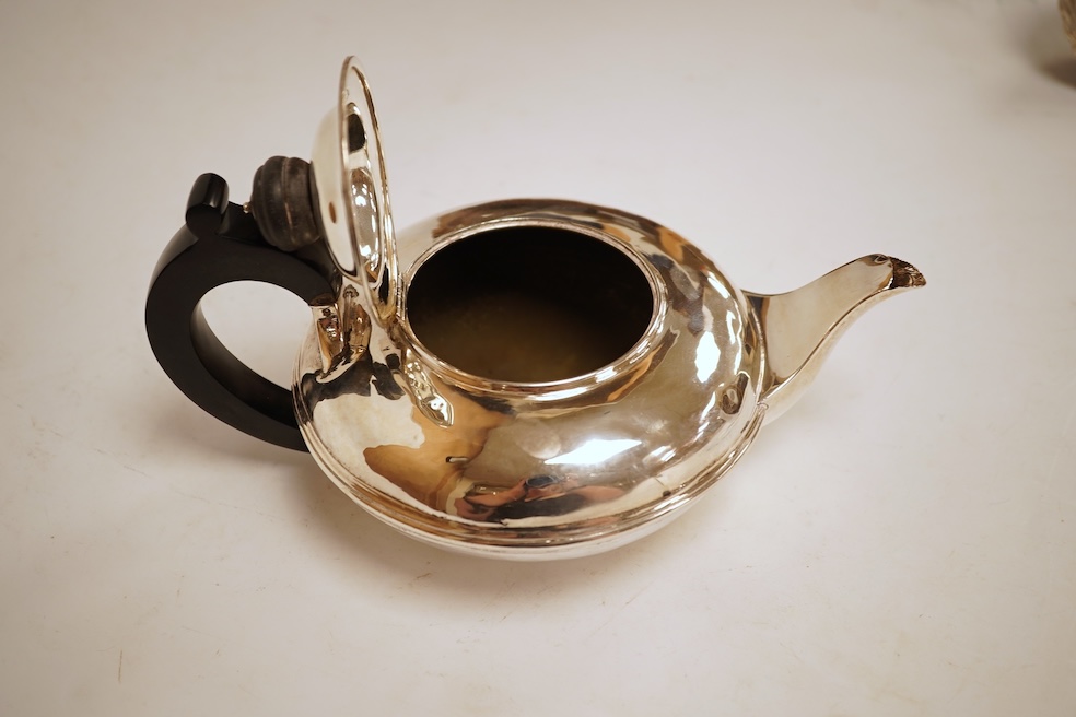 A Victorian squat circular silver teapot, by The Barnards, London, 1846, gross weight 10oz (dents).